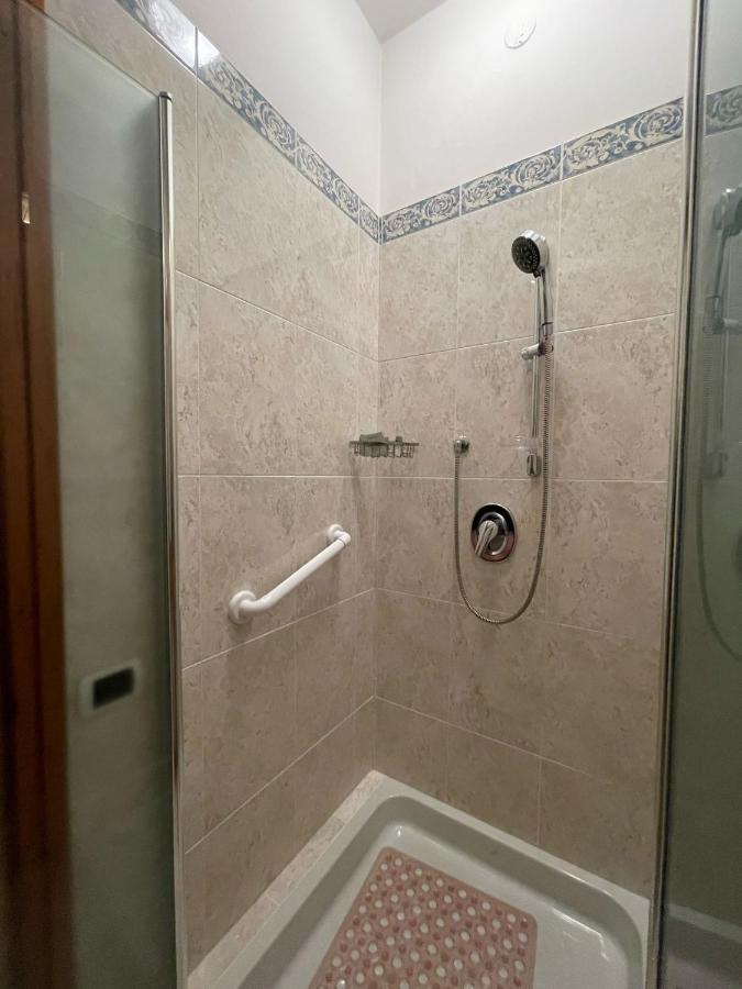 Royal Suite - Near Station & City Center Modena Bagian luar foto